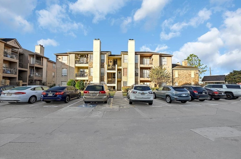 10101 Gessner Rd, Houston TX  77071-1054 exterior