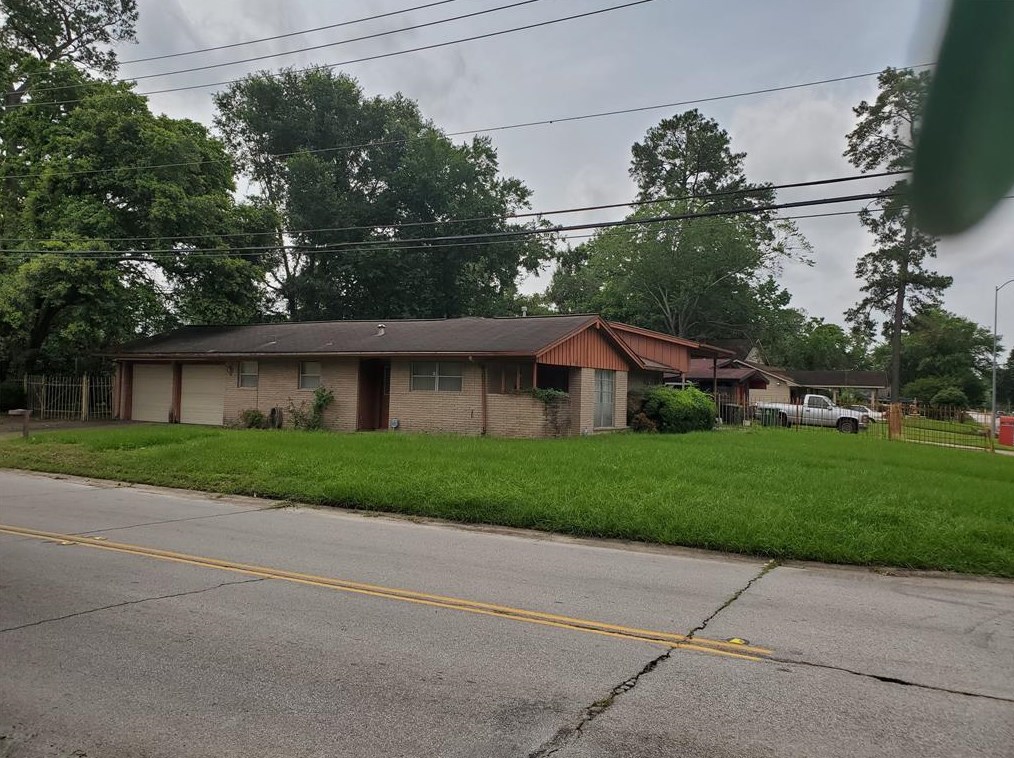 10434 Bretton Dr, Houston TX  77016-3222 exterior