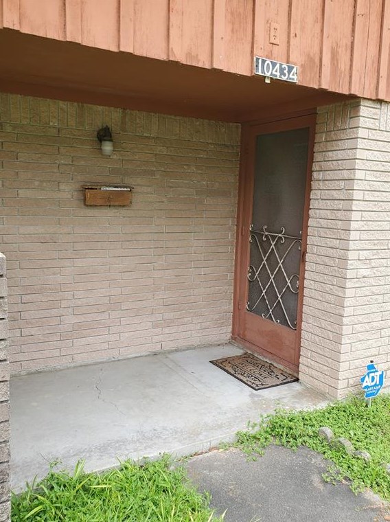 10434 Bretton Dr, Houston TX  77016-3222 exterior