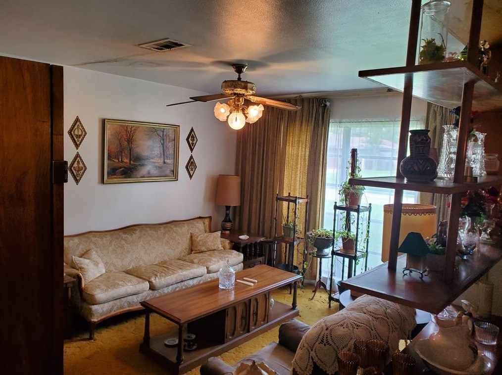 10434 Bretton Dr, Houston TX  77016-3222 exterior