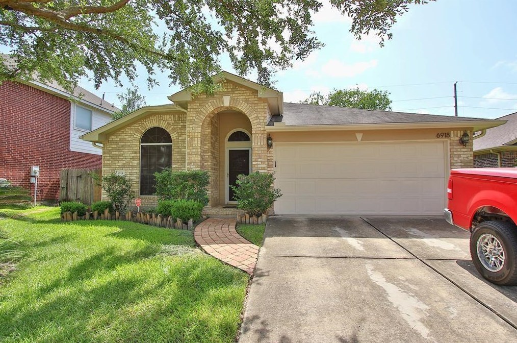 6918 Catarina Cir, Houston TX  77084-1290 exterior