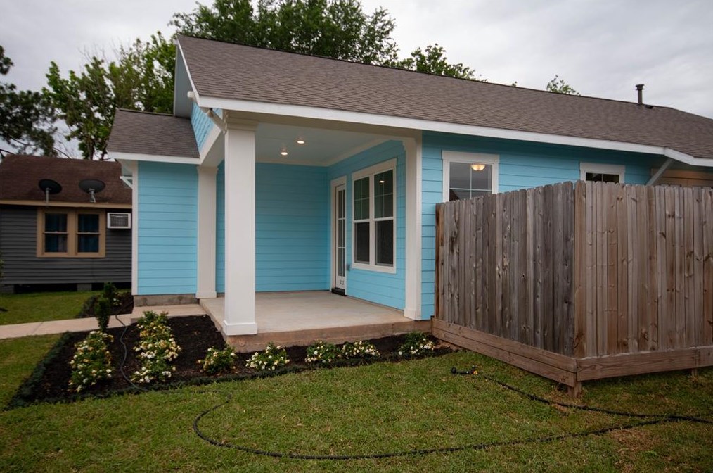 220 74 1/2, Houston TX 77011-4861 exterior