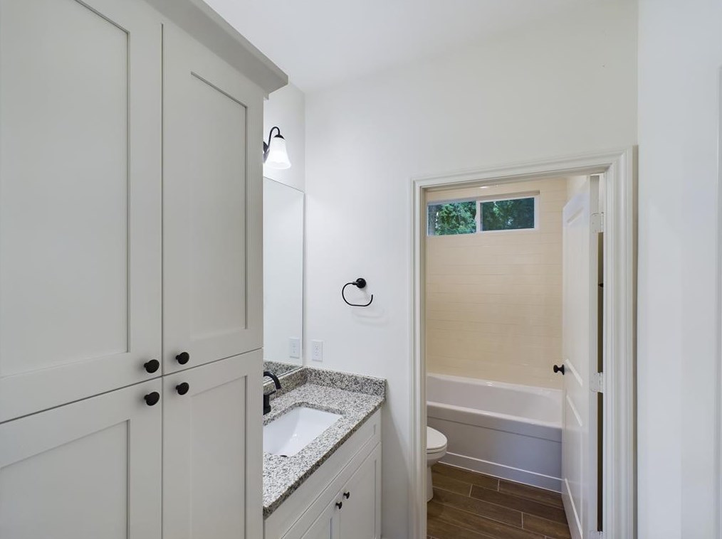 220 74 1/2, Houston TX 77011-4861 exterior