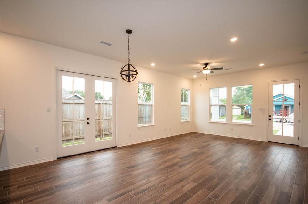 220 74 1/2, Houston TX 77011-4861 exterior