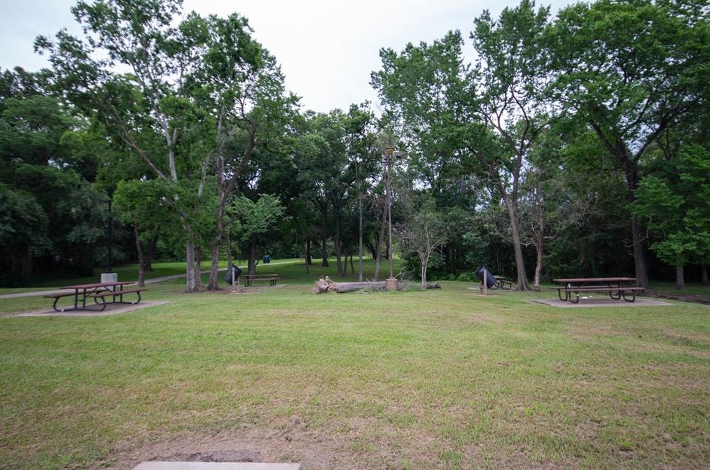 220 74 1/2, Houston TX 77011-4861 exterior