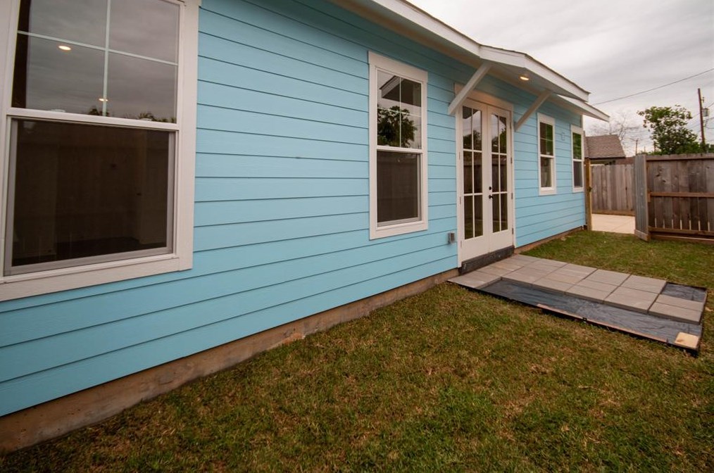 220 74 1/2, Houston TX 77011-4861 exterior