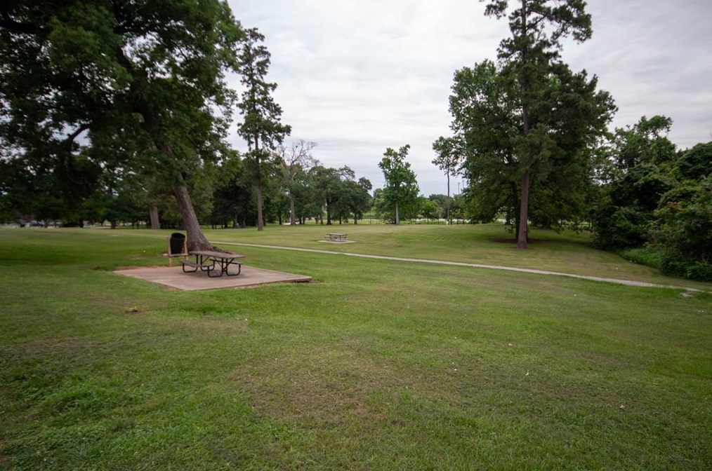 220 74 1/2, Houston TX 77011-4861 exterior