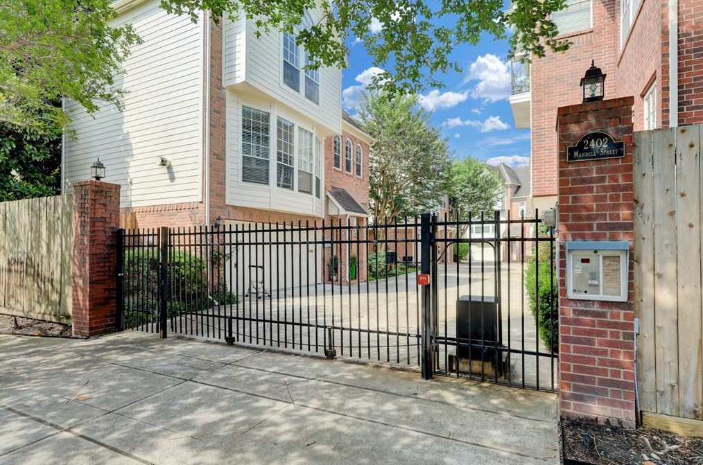 2402 Mandell St, Houston TX  77006-2442 exterior