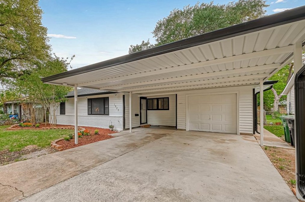 1905 Coulcrest Dr, Houston TX  77055-1409 exterior