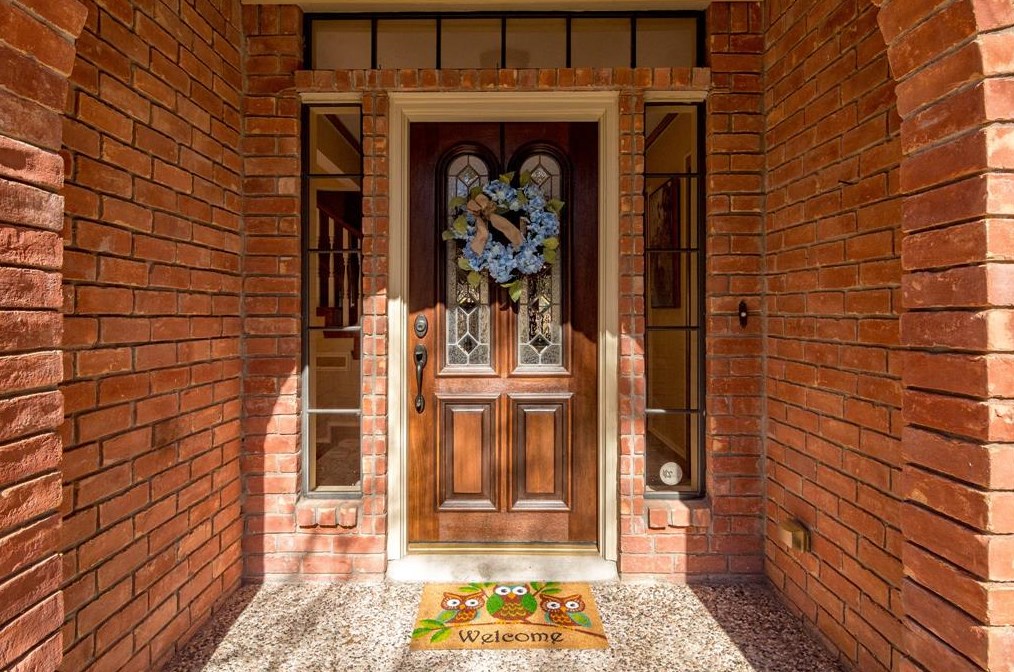 6 Tree Crest Cir, Spring TX  77381-3204 exterior