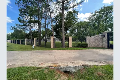 326 W Alkire Lake Drive, Sugar Land, TX 77478 - Photo 3