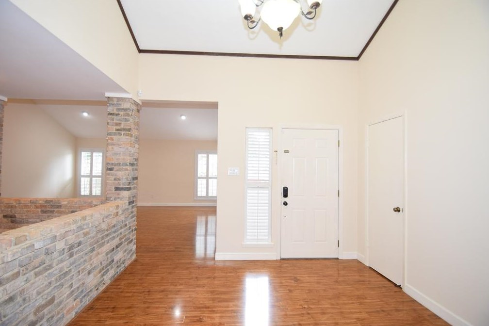 715 Trademark Pl, Houston TX  77079-2413 exterior