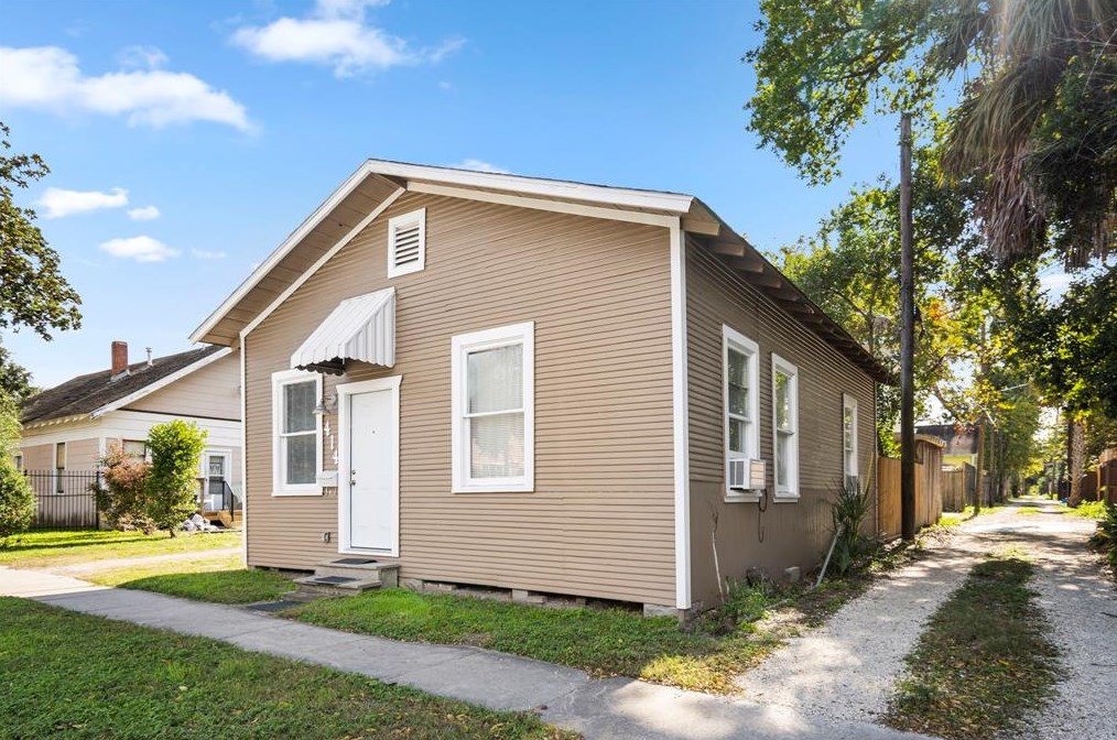 1247 Columbia St, Houston TX  77008-7012 exterior