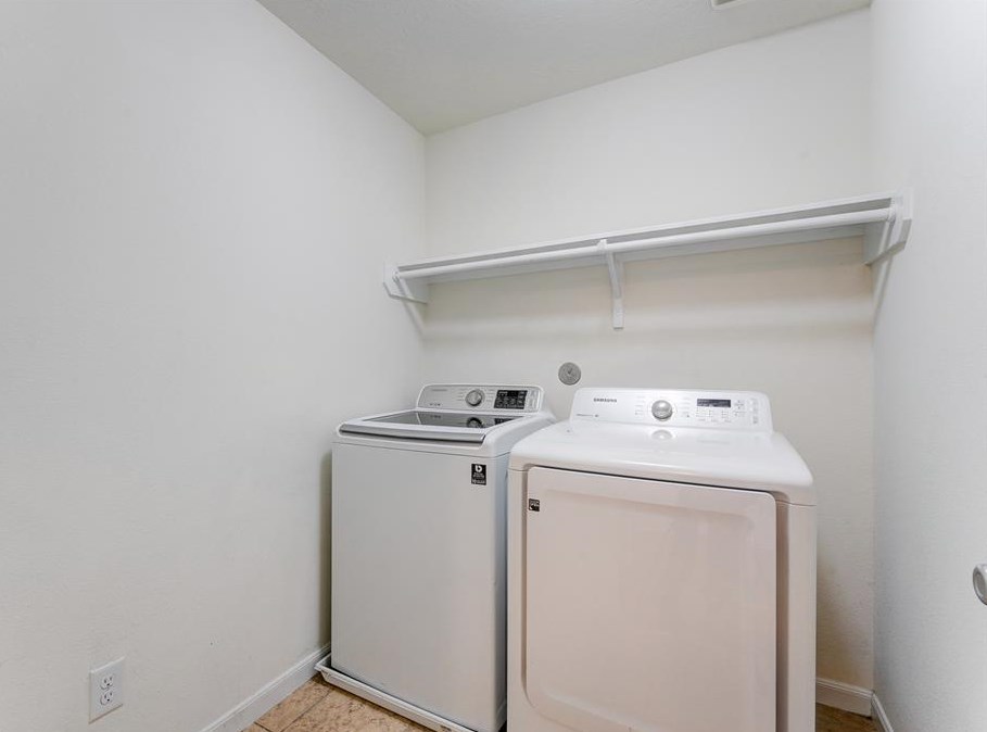2542 Skyview Pt, Houston TX  77047-8120 exterior