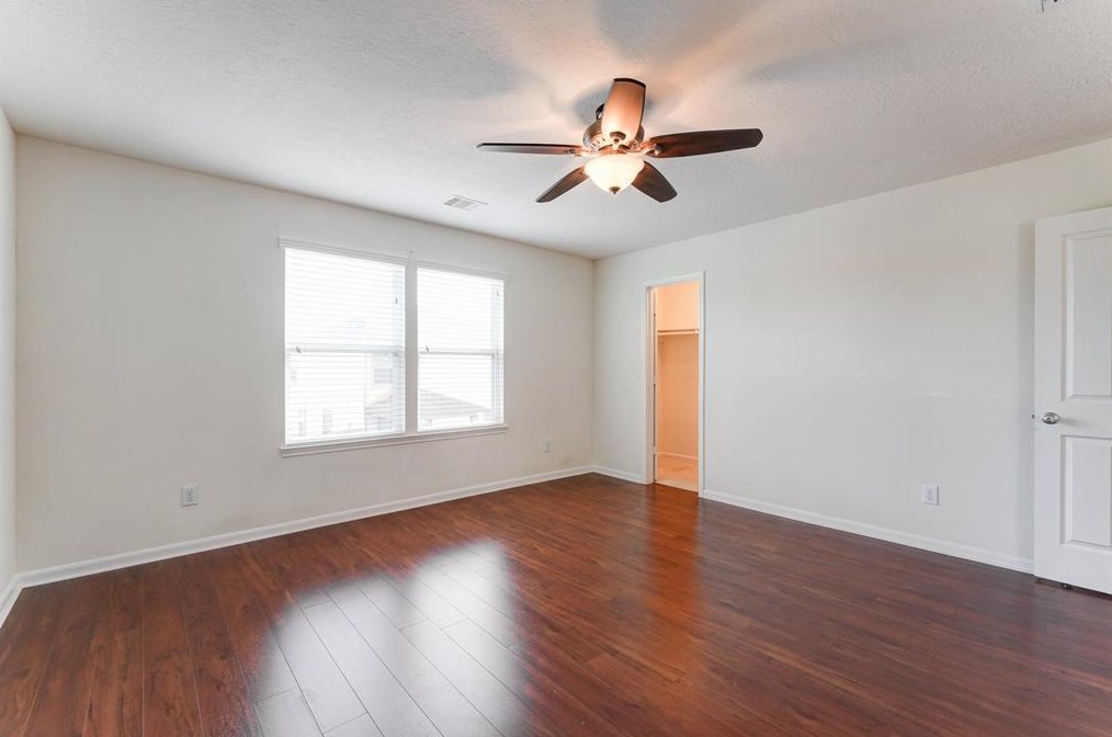 2542 Skyview Pt, Houston TX  77047-8120 exterior