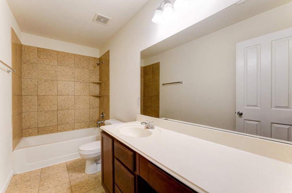 2542 Skyview Pt, Houston TX  77047-8120 exterior