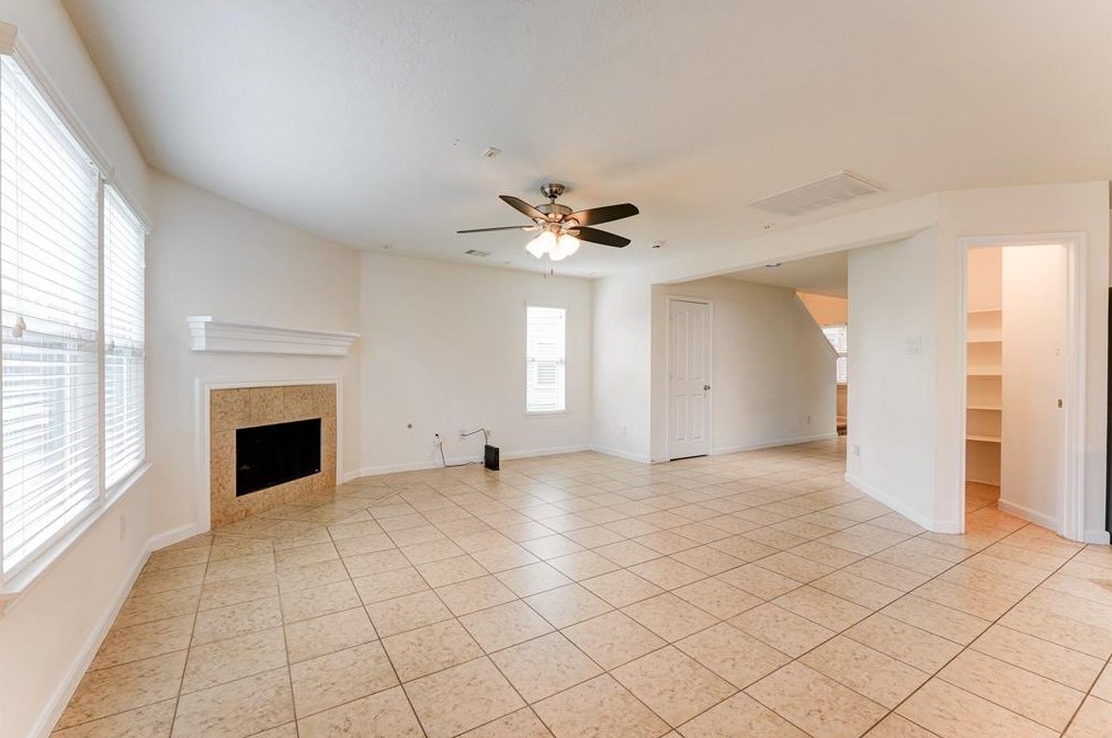 2542 Skyview Pt, Houston TX  77047-8120 exterior