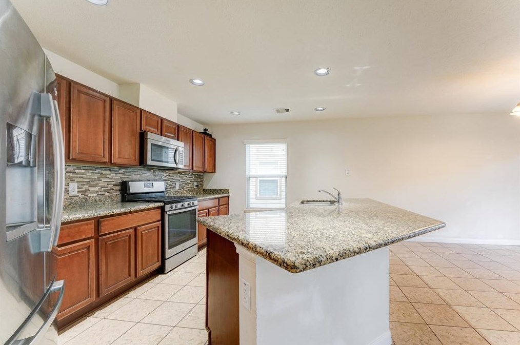 2542 Skyview Pt, Houston TX  77047-8120 exterior
