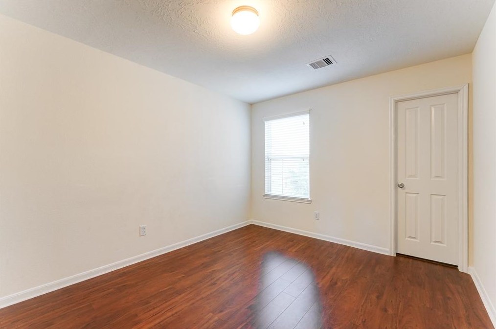 2542 Skyview Pt, Houston TX  77047-8120 exterior