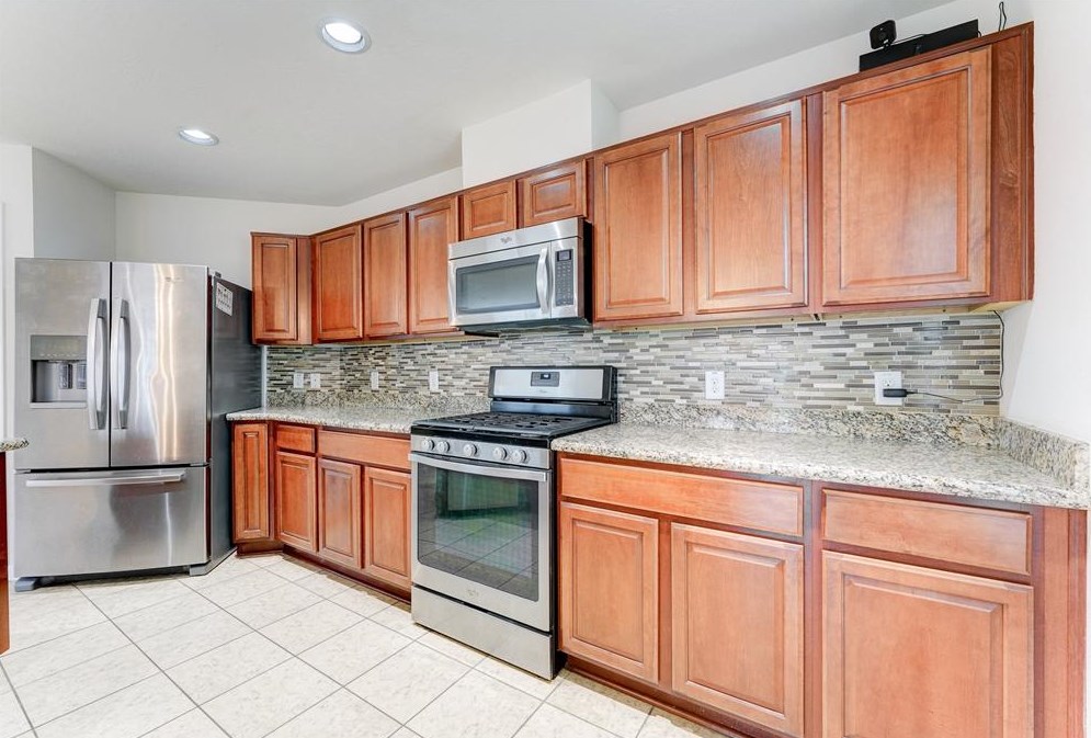 2542 Skyview Pt, Houston TX  77047-8120 exterior