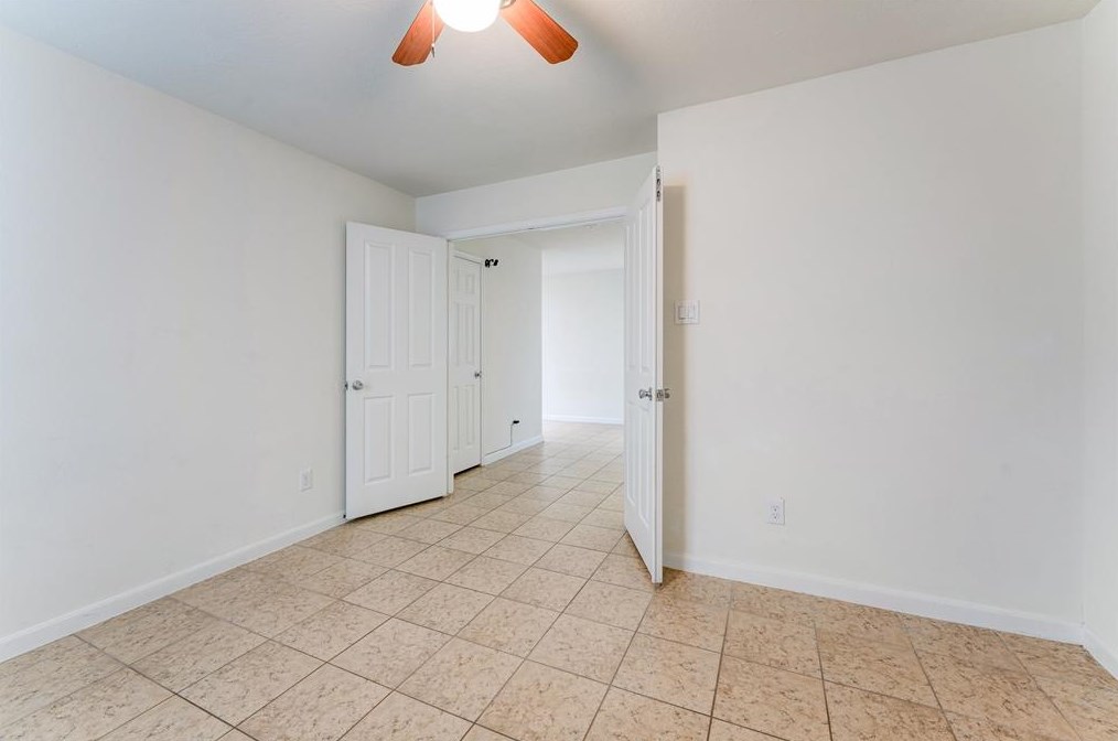 2542 Skyview Pt, Houston TX  77047-8120 exterior