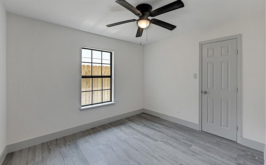 4917 Angleton St, Houston TX  77033-3821 exterior