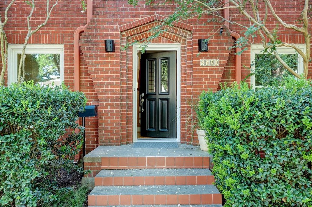 5720 Buffalo Speedway, Houston TX  77005-2206 exterior