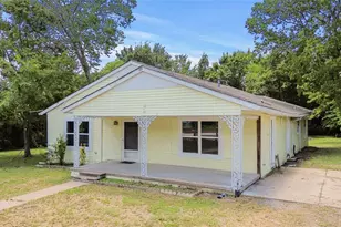 918 Martin Luther King Dr, Huntsville, TX 77320 - Photo 3