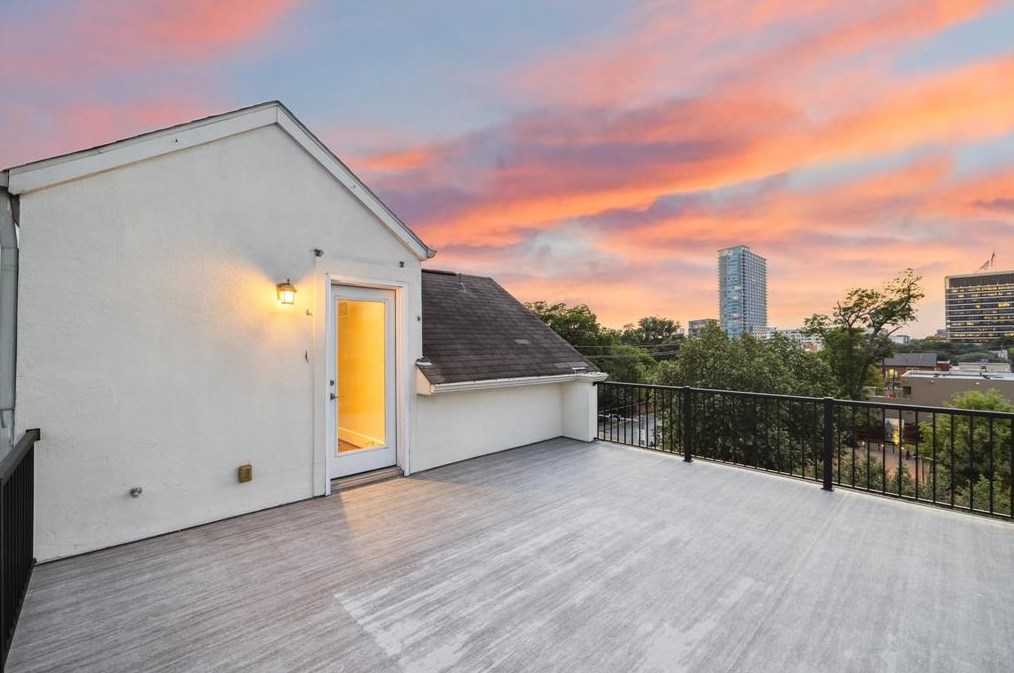 1403 Elgin St, Houston TX  77004-2834 exterior