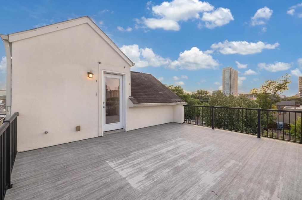 1403 Elgin St, Houston TX  77004-2834 exterior