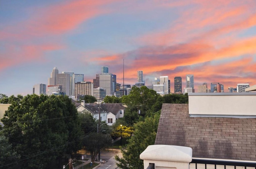 1403 Elgin St, Houston TX  77004-2834 exterior