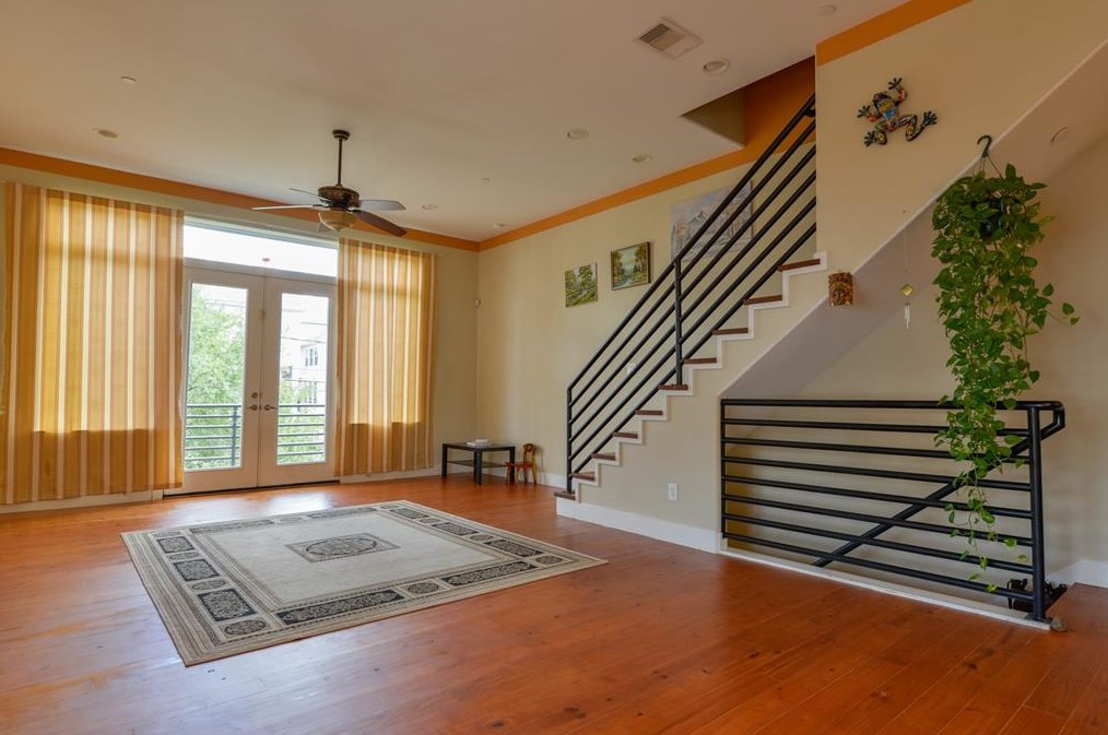 1807 Webster St, Houston TX  77003-5828 exterior