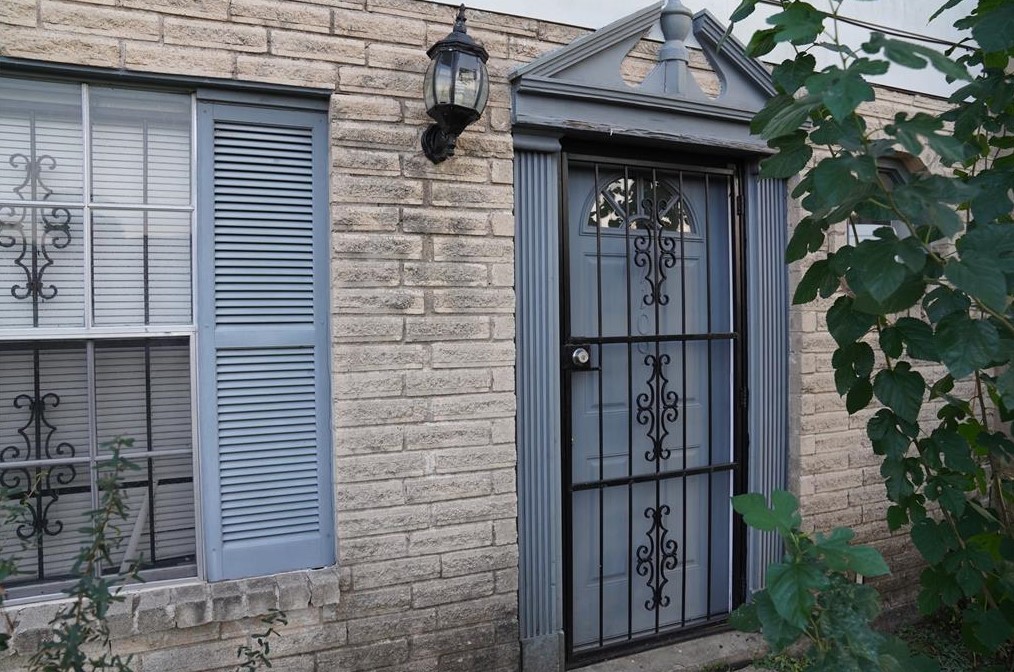 7109 Chase Wood Dr, Missouri City TX  77489-2517 exterior