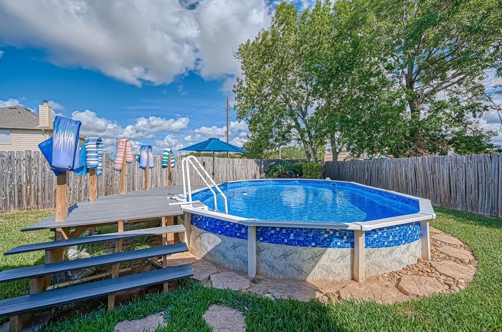 16806 Basewood Ct, Sugar Land TX  77498-4662 exterior