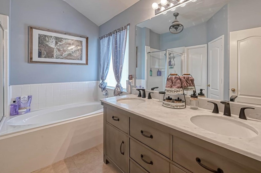 16806 Basewood Ct, Sugar Land TX  77498-4662 exterior