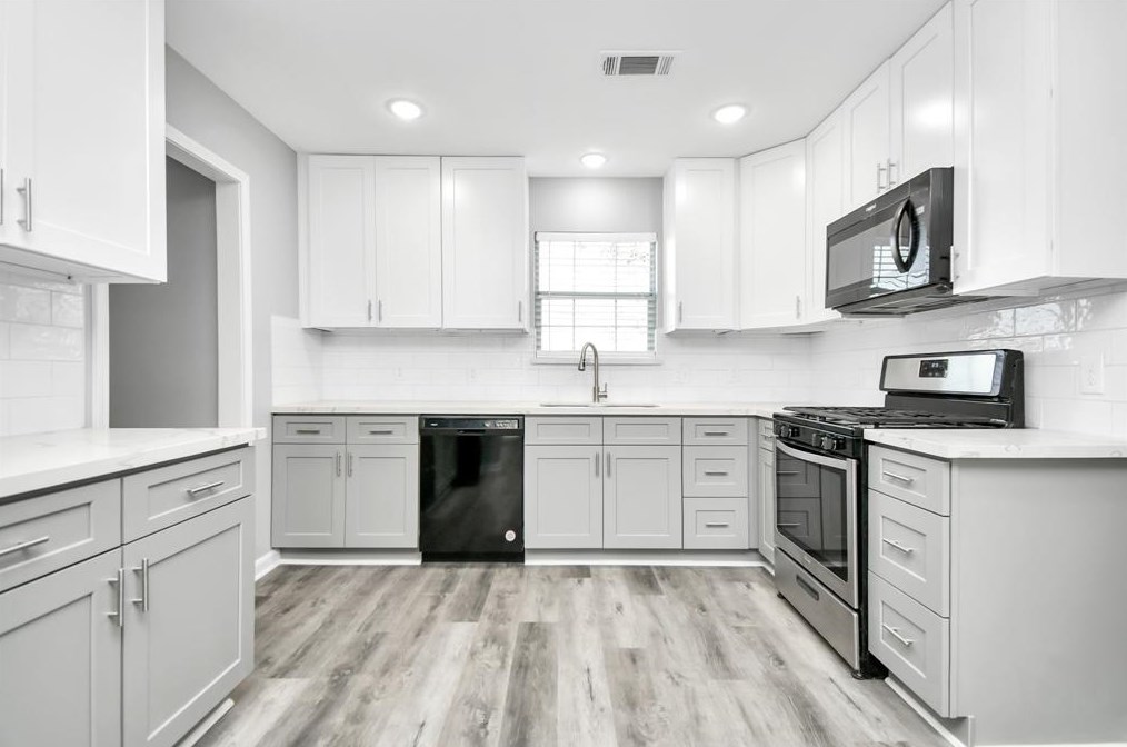 5631 Canterway Dr, Houston TX  77048-1816 exterior