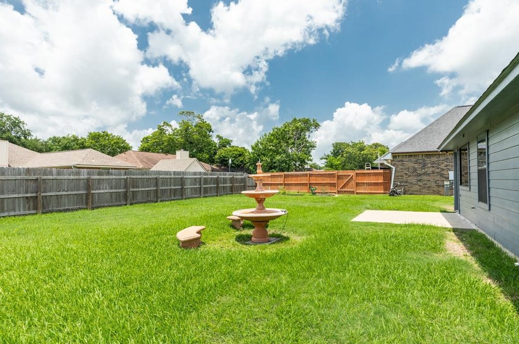 103 Corkwood St, Richwood TX  77566-5710 exterior