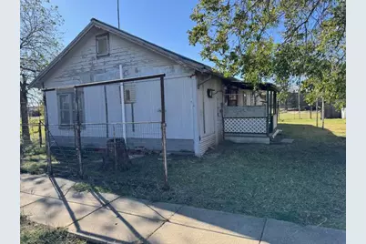 204 E Bryan Avenue, Electra, TX 76360 - Photo 1