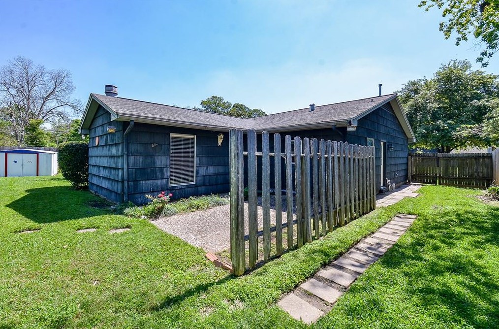 7150 Carvel Ln, Houston TX  77072-3034 exterior