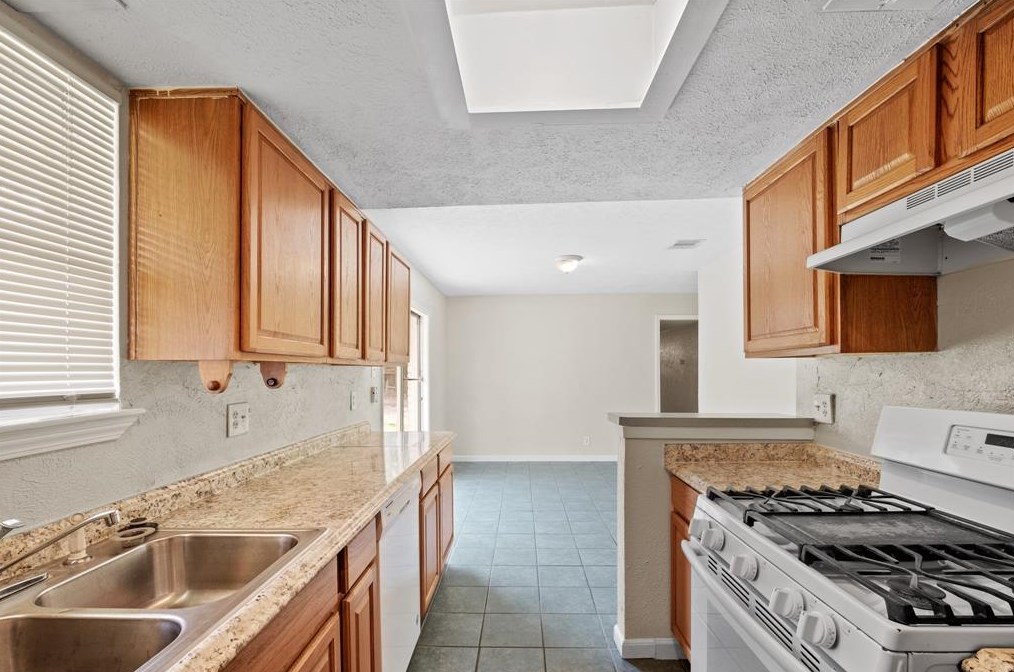 10126 Whitebrook Dr, Houston TX  77038-2314 exterior