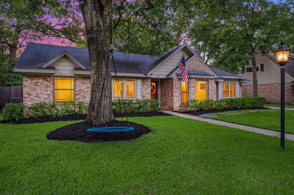 807 Greenpark Dr, Houston TX  77079-4502 exterior