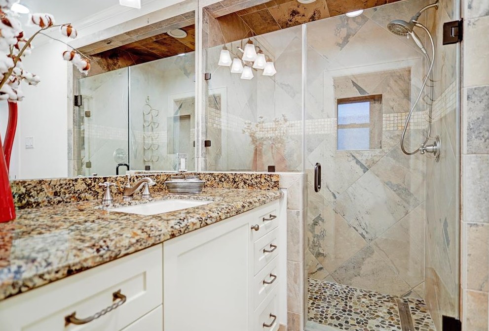 807 Greenpark Dr, Houston TX  77072-1050 exterior