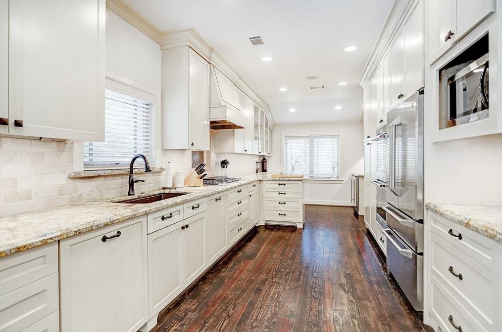 807 Greenpark Dr, Houston TX  77072-1050 exterior