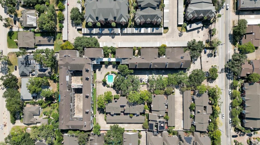 2333 Bering Dr, Houston TX  77057-4763 exterior