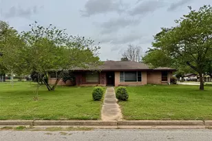 1207 E Redbud, Crockett, TX 75835 - Photo 1