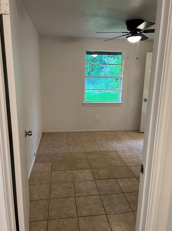 4006 Heatherbrook Dr, Houston TX  77045-5625 exterior