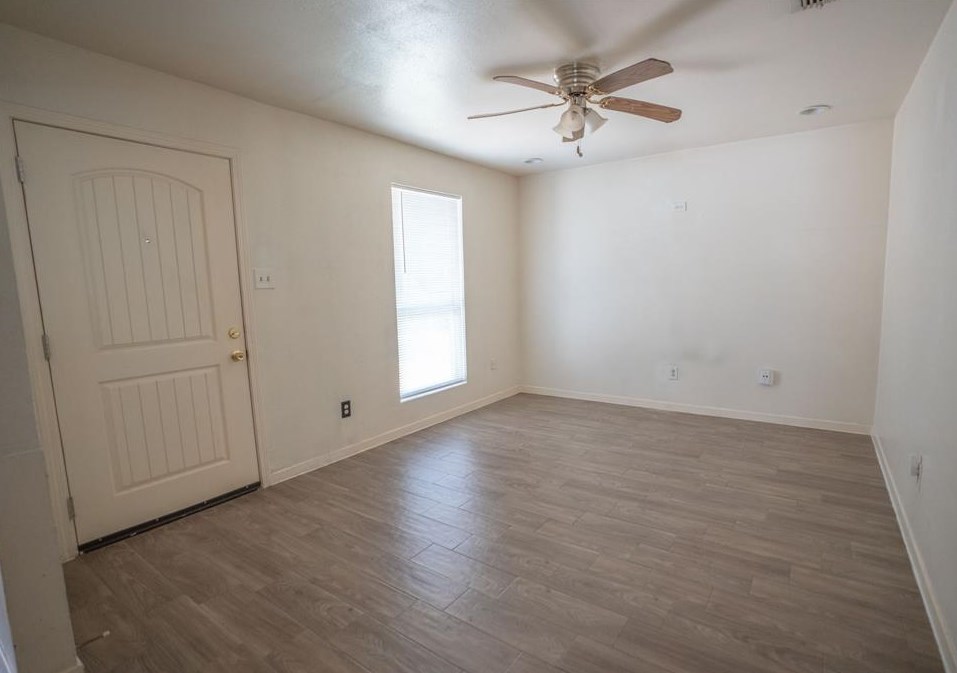 7127 Lumber Jack Dr, Houston TX  77040-1821 exterior