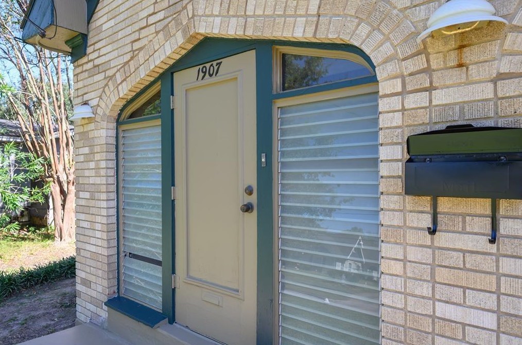 1907 Esperanza St, Houston TX  77023-2405 exterior