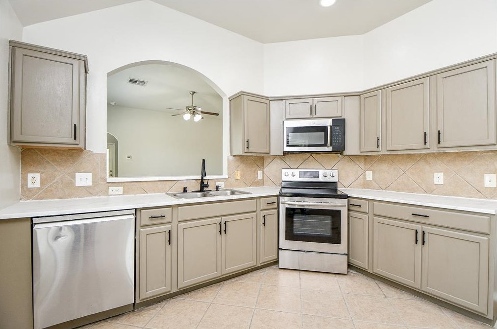 19838 Middlegate Ln, Richmond TX 77407-4065 exterior