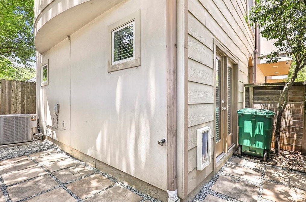 5014 Schuler St, Houston TX  77007-3352 exterior